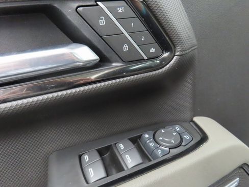 Used 2025 Chevrolet Silverado 2500 ZR2 w/ Technology Package image 57