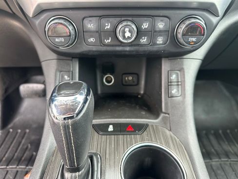 Used 2017 GMC Acadia SLT FWD image 24