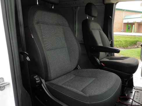 Used 2025 RAM ProMaster 2500 w/ Convenience Group FWD image 17