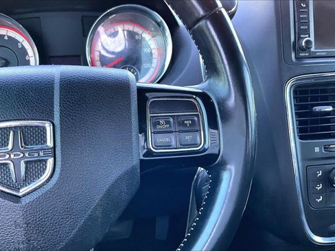 Used 2017 Dodge Grand Caravan SE FWD image 16