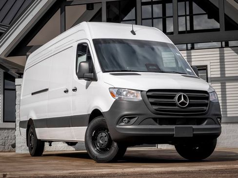 Used 2026 Mercedes-Benz Sprinter 2500 image 1