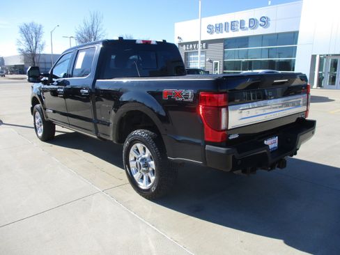 Used 2020 Ford F250 Platinum w/ FX4 Off-Road Package AWD/4WD image 3