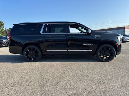 New 2026 GMC Yukon XL Denali w/ Denali Reserve Package AWD/4WD image 7