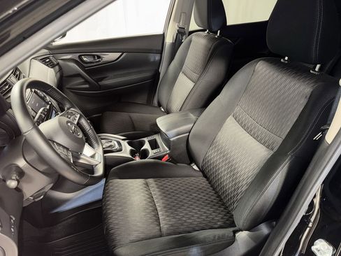 Used 2020 Nissan Rogue SV image 16