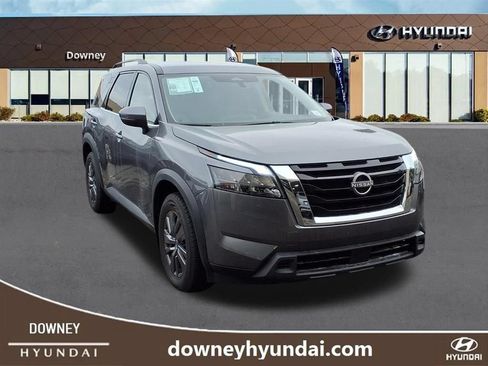 Used 2024 Nissan Pathfinder SV AWD/4WD image 3
