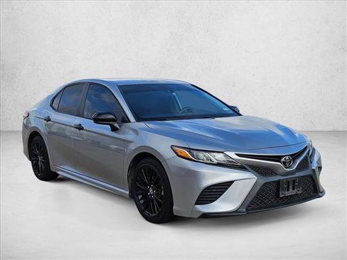 Used 2020 Toyota Camry SE FWD image 4