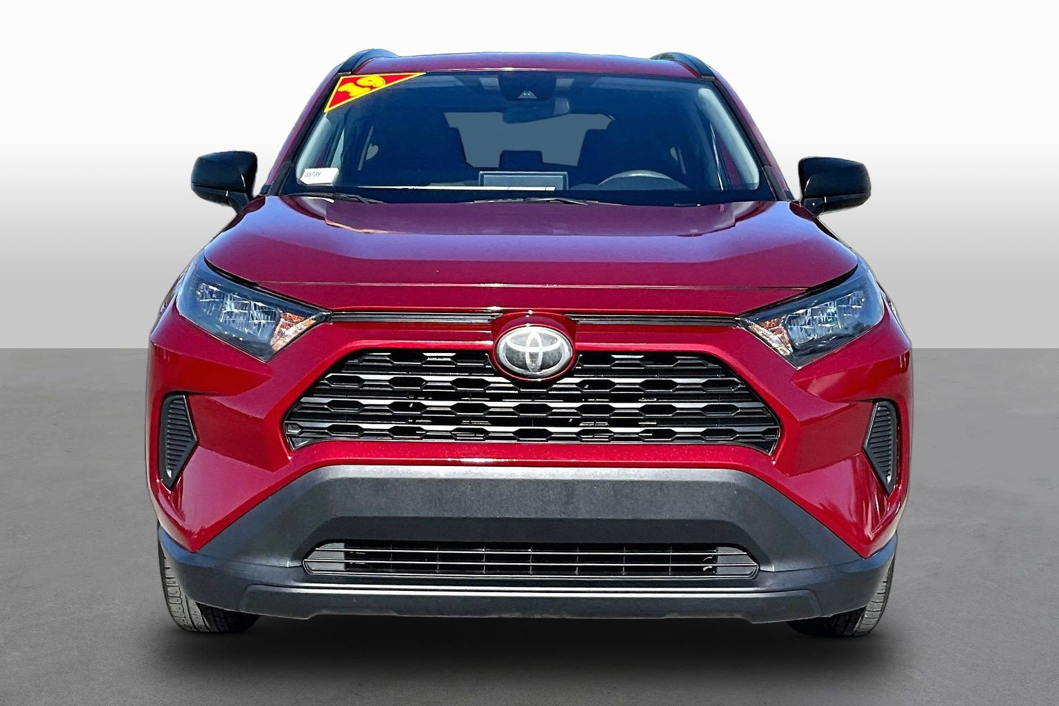 Used 2019 Toyota RAV4 LE w/ Carpet Mat Package FWD image 3