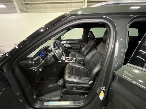 Used 2022 Ford Explorer Platinum w/ Equipment Group 601A image 17