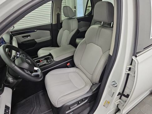 Used 2025 Honda Pilot Touring image 29