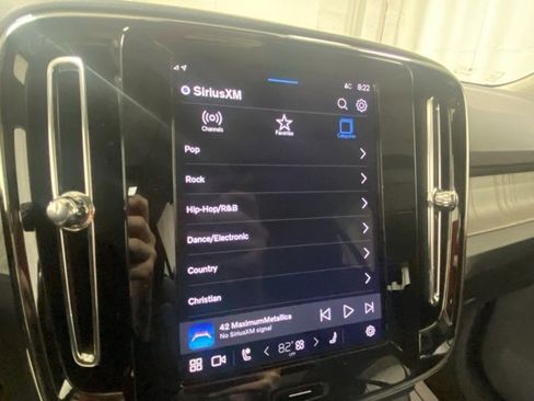 Used 2025 Volvo XC40 B5 Core image 21