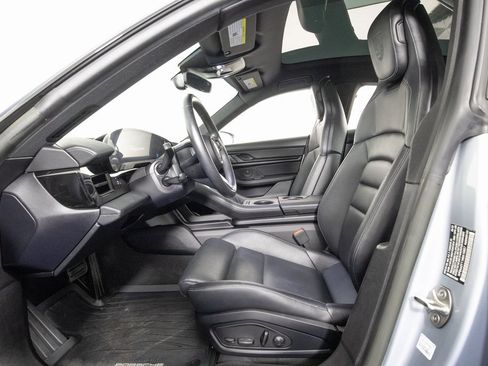 Used 2022 Porsche Taycan image 8