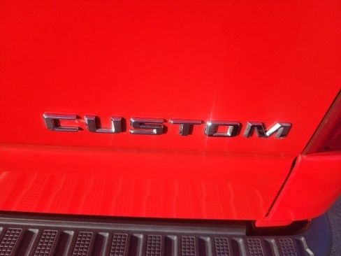 Used 2022 Chevrolet Silverado 1500 Custom image 5