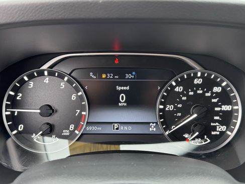 Certified 2025 Nissan Frontier SV image 21