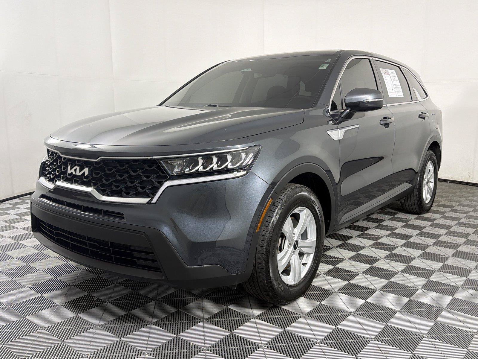 Used 2023 Kia Sorento LX FWD image 3