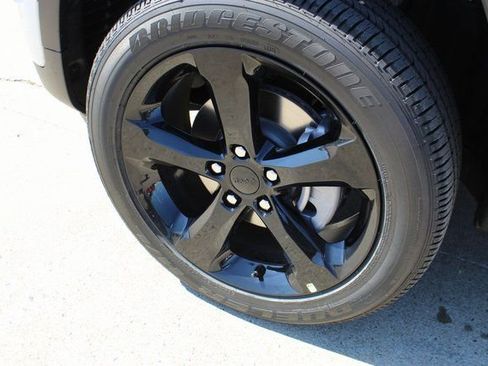 New 2025 Jeep Grand Cherokee Altitude image 3