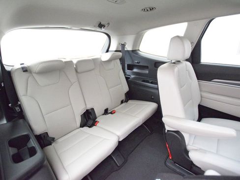 Used 2021 Kia Telluride S image 14