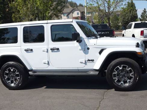 New 2026 Jeep Wrangler Unlimited Sahara AWD/4WD image 2