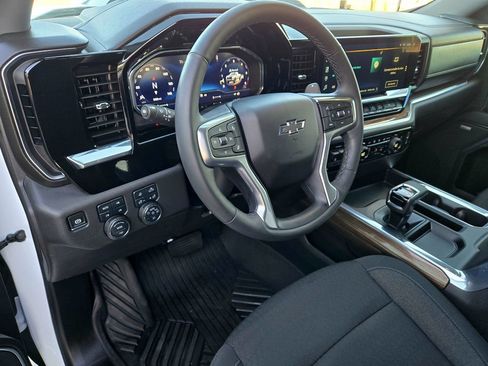Used 2025 Chevrolet Silverado 1500 LT Trail Boss w/ Convenience Package II AWD/4WD image 11