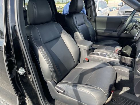 Used 2023 Toyota Tacoma TRD Off-Road w/ TRD Premium Off Road Package image 29