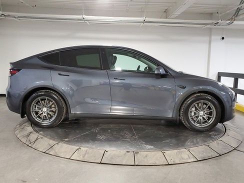 Used 2020 Tesla Model Y Long Range image 12