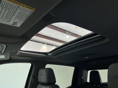 Used 2020 GMC Sierra 1500 Denali w/ Denali Ultimate Package image 17