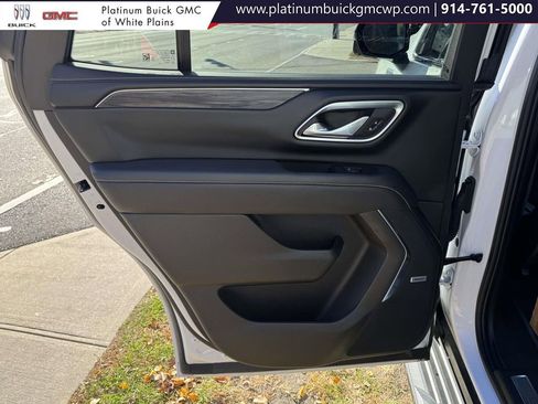 Used 2023 GMC Yukon SLT w/ SLT Luxury Package image 11