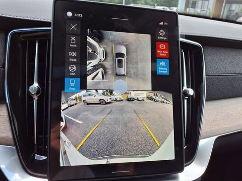 New 2026 Volvo XC90 B5 Plus w/ Protection Package Premier image 16