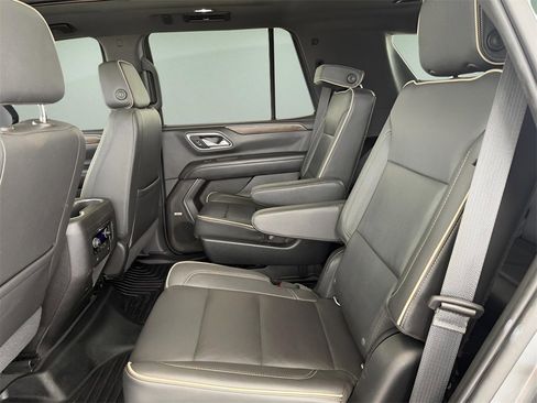 Used 2021 Chevrolet Tahoe Premier w/ Premium Package image 20