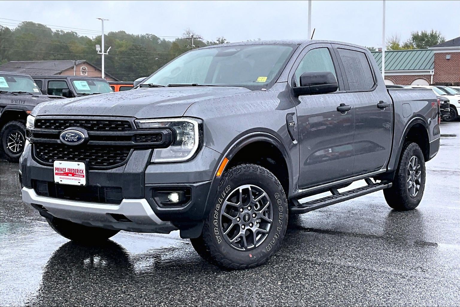 Used 2024 Ford Ranger XLT w/ FX4 Off-Road Package AWD/4WD image 3