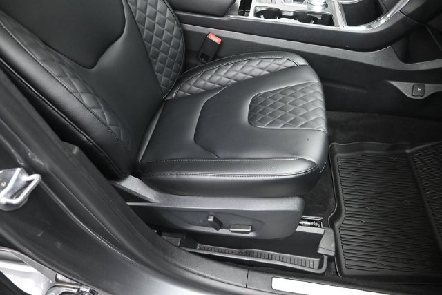 Certified 2024 Ford Edge Titanium AWD/4WD image 31