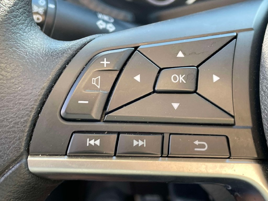 Used 2025 Nissan Sentra SV FWD image 30