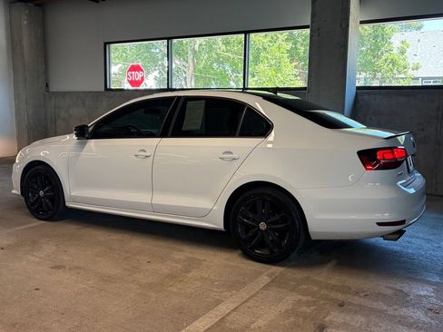 Used 2018 Volkswagen Jetta Sport FWD image 2