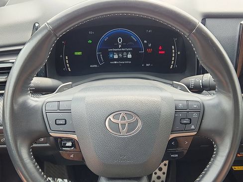 Used 2025 Toyota Camry SE FWD image 18