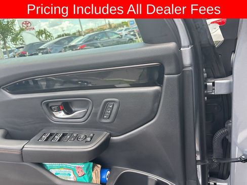 Used 2025 Honda Pilot TrailSport image 10