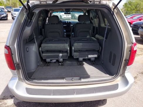 Used 2004 Chrysler Town & Country Touring image 15