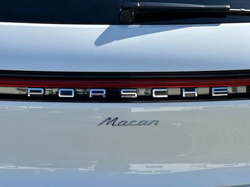 Certified 2025 Porsche Macan AWD/4WD image 30