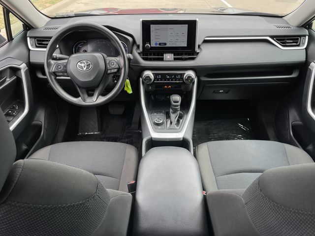 Used 2025 Toyota RAV4 LE AWD/4WD image 10