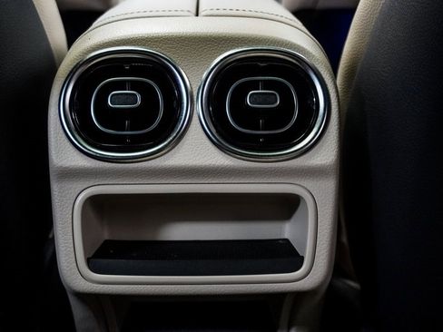 Used 2024 Mercedes-Benz C 300 4MATIC Sedan image 11