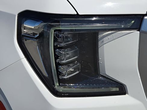 Used 2024 GMC Yukon XL Denali image 7