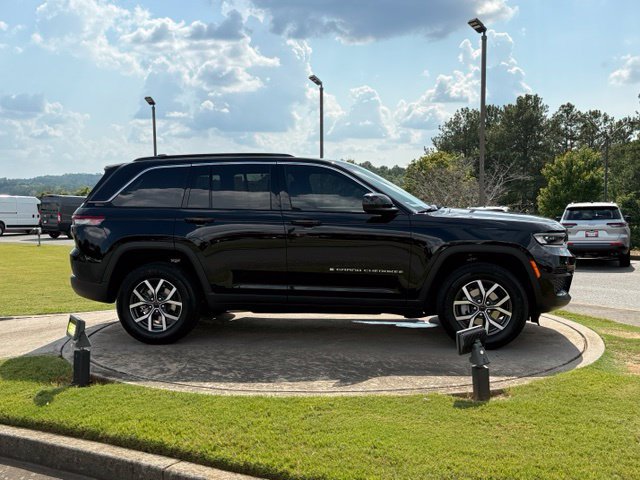 New 2027 Jeep Grand Cherokee Laredo X RWD image 8