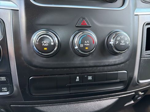 Used 2024 RAM 1500 Classic SLT AWD/4WD image 10