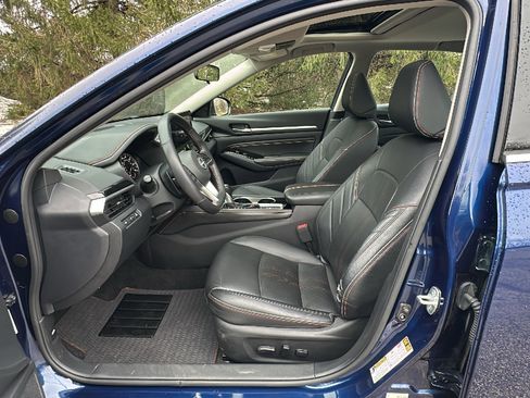 Certified 2023 Nissan Altima 2.5 SR w/ SR Premium Package image 12