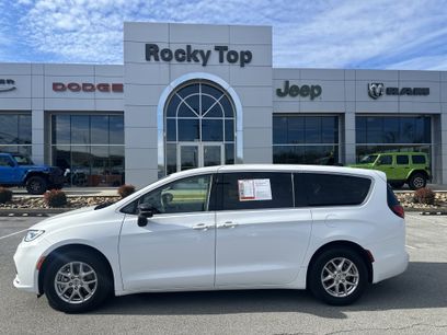 Used 2024 Chrysler Pacifica Touring-L