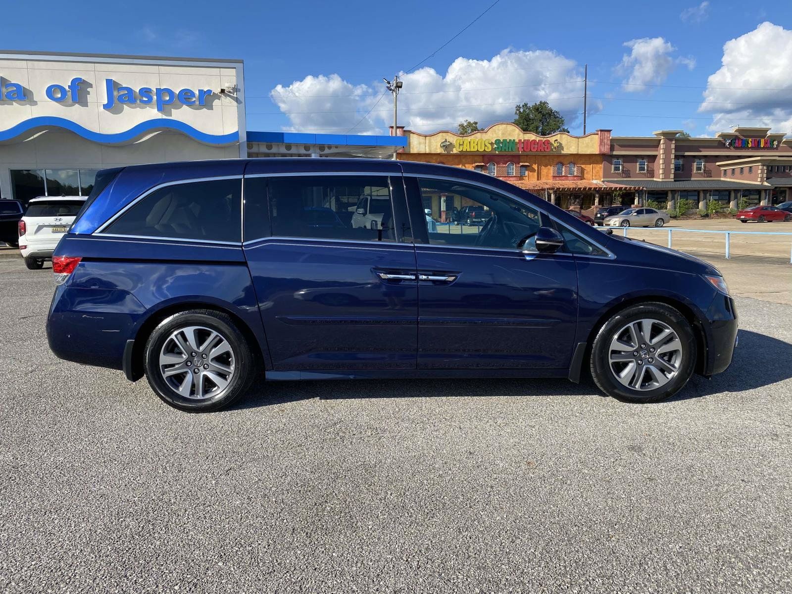 Used 2015 Honda Odyssey Touring Elite image 2