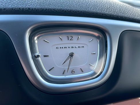 Used 2018 Chrysler 300 Touring image 43