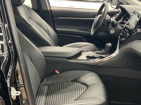 Used 2021 Toyota Camry SE FWD image 25