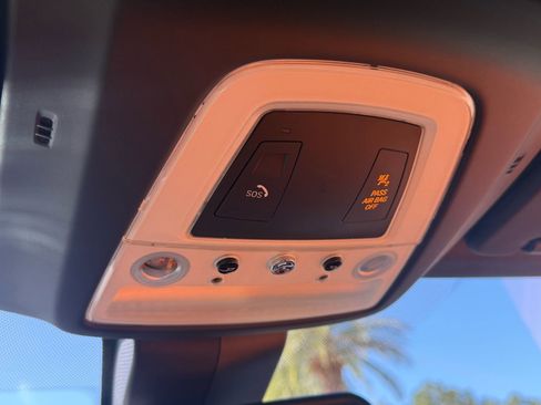 Used 2018 Rolls-Royce Dawn image 45