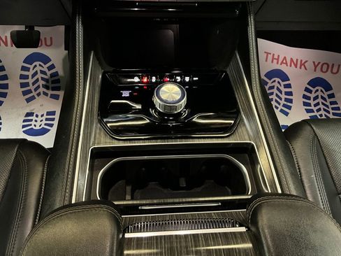 Used 2024 Jeep Wagoneer Series II w/ Flexible Seating Group image 8