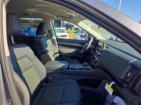 New 2025 Nissan Pathfinder SV w/ Black Appearance Package image 15