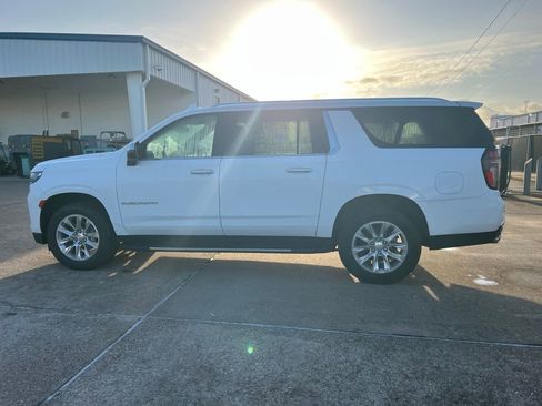 Used 2023 Chevrolet Suburban Premier RWD image 8